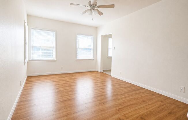 1351 S COCHRAN AVE
