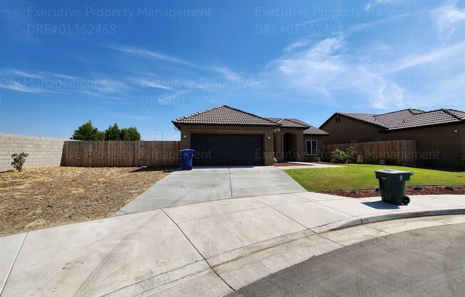 3 bedroom/ 2 bathroom home located in a cul de sac MOVE IN READY