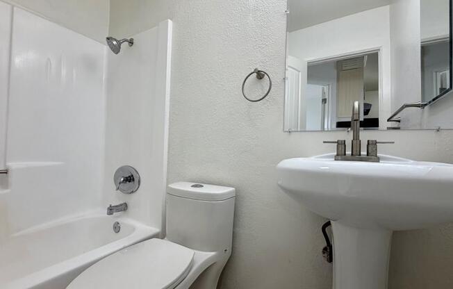 1 bed, 1 bath, 650 sqft, $1,800