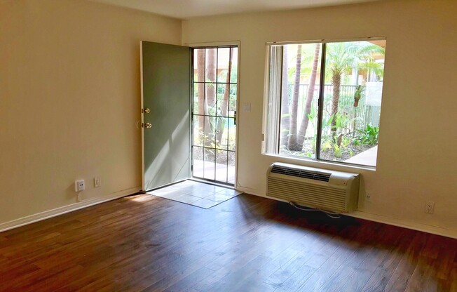 2 beds, 1 bath, 1,000 sqft, $2,400, Unit 10