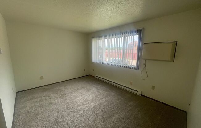 1 bed, 1 bath, $650, Unit 14