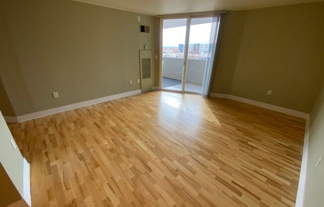 2 beds, 2 baths, $1,600