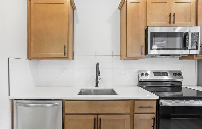 602-614 NE Russell St