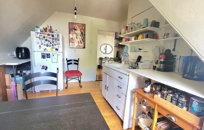 2 beds, 1 bath, 800 sqft, $2,800, Unit 3