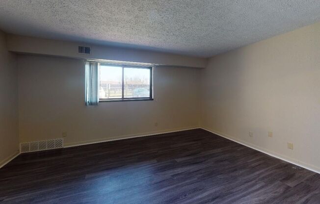 2 beds, 1 bath, 859 sqft, $1,025, Unit 3015-B