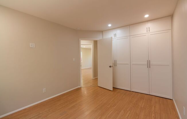 2 beds, 1 bath, $5,300