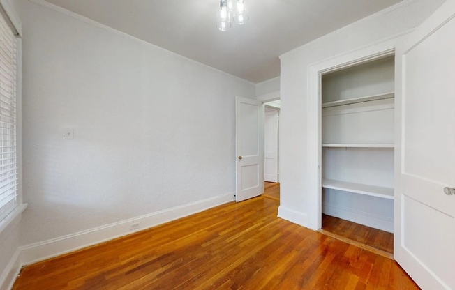 305 E PONCE DE LEON AVE
