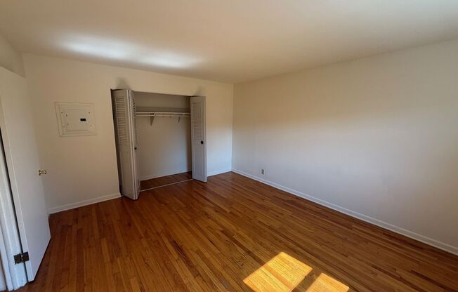 1 bed, 1 bath, 454 sqft, $1,275, Unit D-32