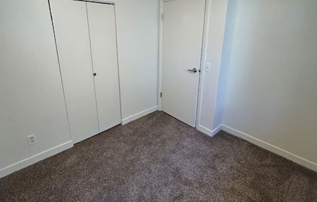 2 beds, 1 bath, $1,200, Unit #Down