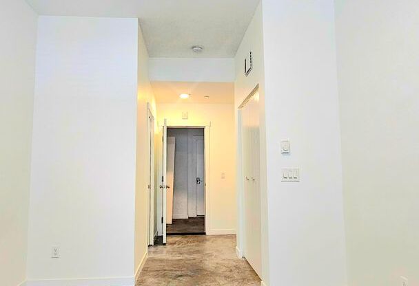 Studio, 1 bath, 275 sqft, $930, Unit B13-B