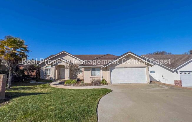 AVAILABLE APRIL - Spacious Home in Paso Robles - 3 Bed/ 2 Bath