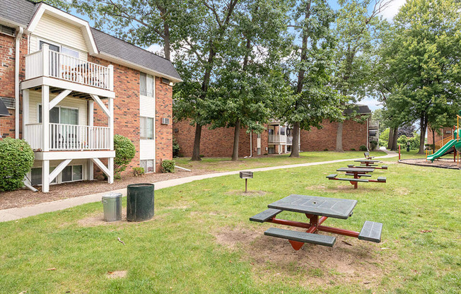 our apartments have a park with picnic tables