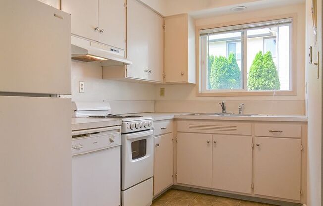 2 beds, 1 bath, $1,550, Unit 4