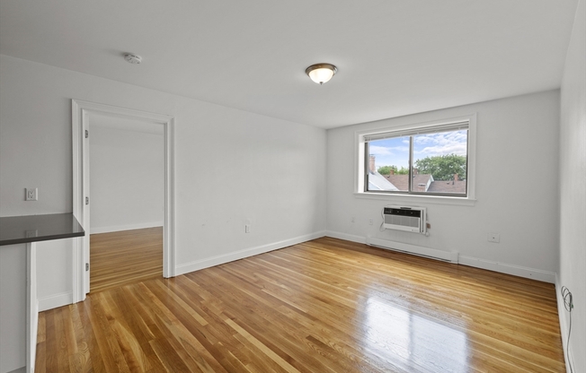 1 bed, 1 bath, 600 sqft, $2,300, Unit 37