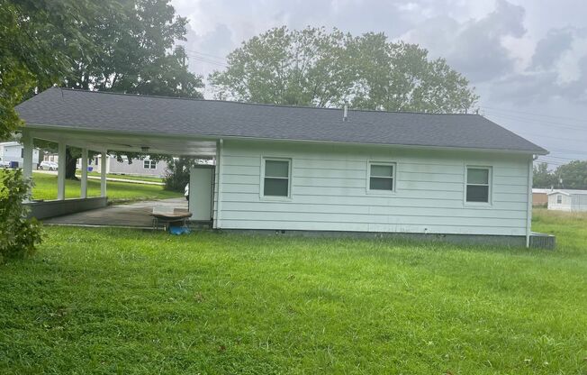 Knoxville 37918 - 2 bedroom, 1 bath home completely renovated - Contact Lisa Vineyard or Shannon Russell 865-216-9334