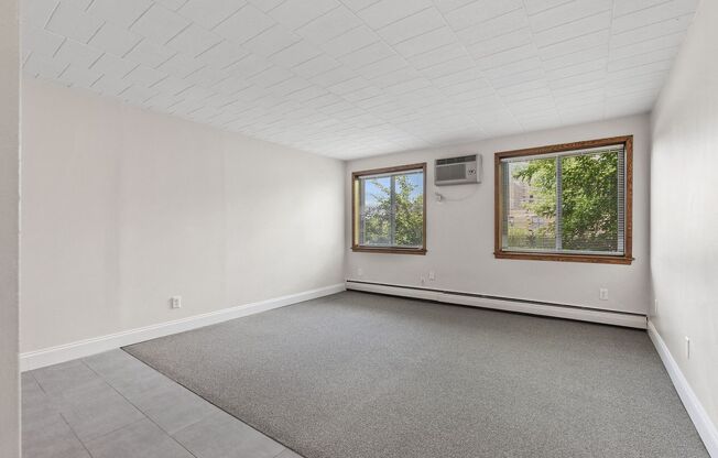Studio, 1 bath, 500 sqft, $925, Unit 33