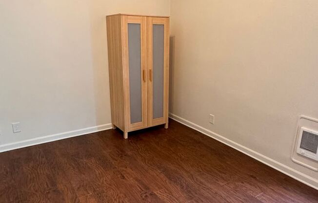 Studio, 1 bath, 240 sqft, $850, Unit 107