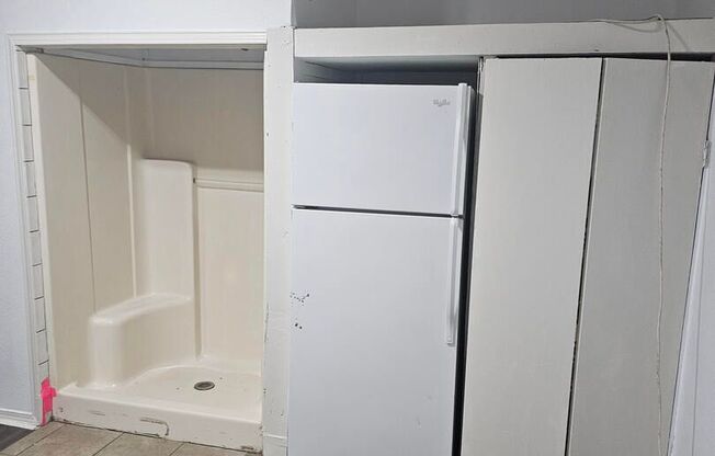 STUDIO APARTMENT NEAR DOWNTOWN!