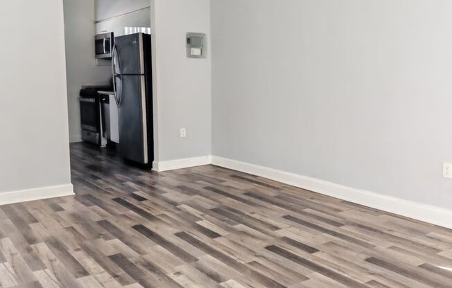 Studio, 1 bath, 420 sqft, $1,575, Unit 211