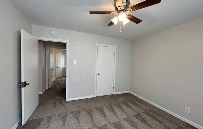 2 beds, 1 bath, $895, Unit MA9133