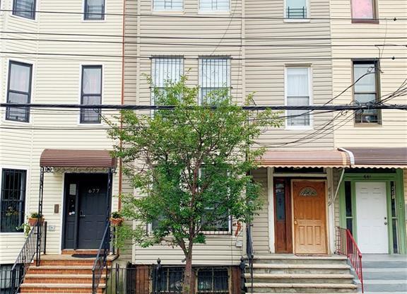 679 EAGLE AVE