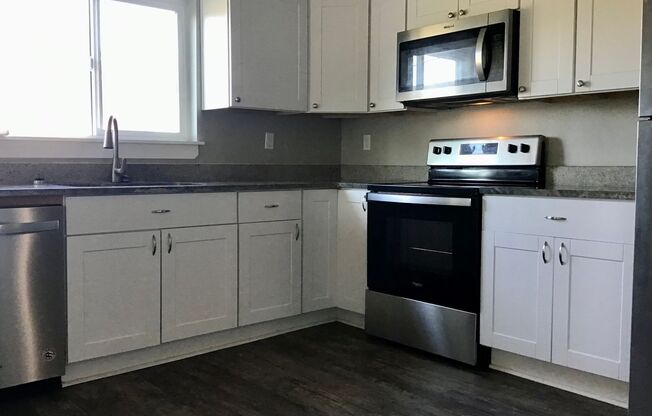 Quaint 2 Bed 1 Bath Home $500 move in Special!