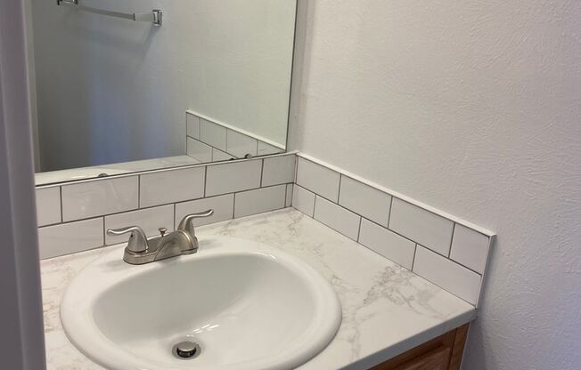 2 beds, 1.5 baths, 800 sqft, $1,945, Unit 1015-2A