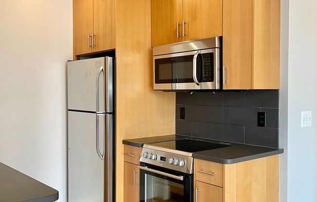 2 beds, 1 bath, $4,350, Unit 809