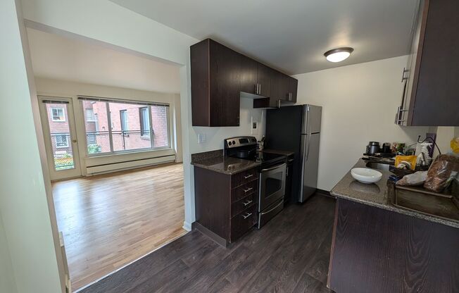 Studio, 1 bath, 680 sqft, $1,800