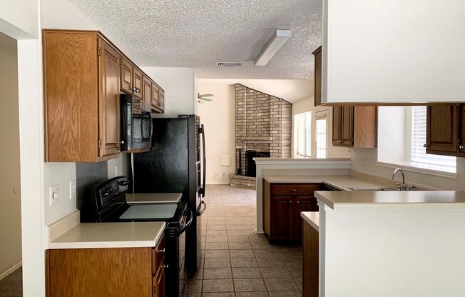 Ready for Move In! A wonderful all brick 1 Story 3 Bedroom 2 Bath in Lincoln Park - West SA