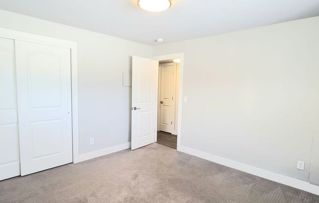1 bed, 1 bath, 560 sqft, $1,245, Unit 33