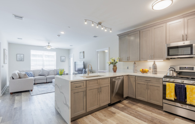 1 bed, 1 bath, 780 sqft, $2,800, Unit 1102