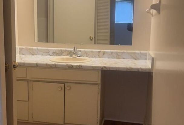 1 bed, 1 bath, 725 sqft, $970, Unit R01 Annex