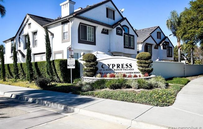 2 Bedroom 2 Bath Condo with attached garage!