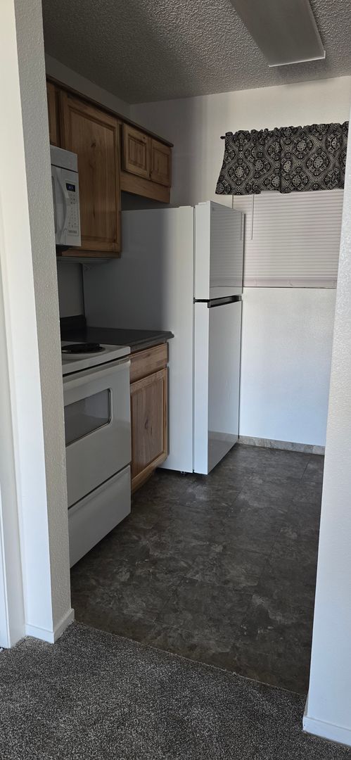 2 beds, 1 bath, $1,400, Unit # 301