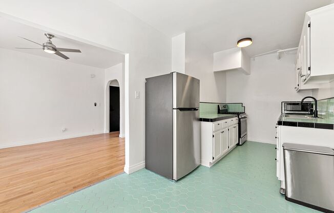 Studio, 1 bath, 550 sqft, $1,730.77, Unit 210