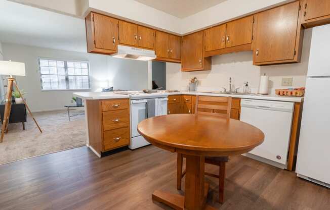 Eat In Kitchen at Sandstone Court Apartments, Greenwood, 46142