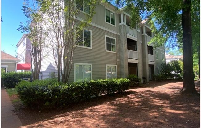 1 Private Bedroom + Bathroom in Shared Condo Near NCSU