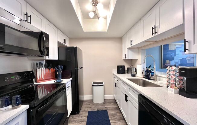 2 beds, 2 baths, 1,000 sqft, $1,999, Unit 207