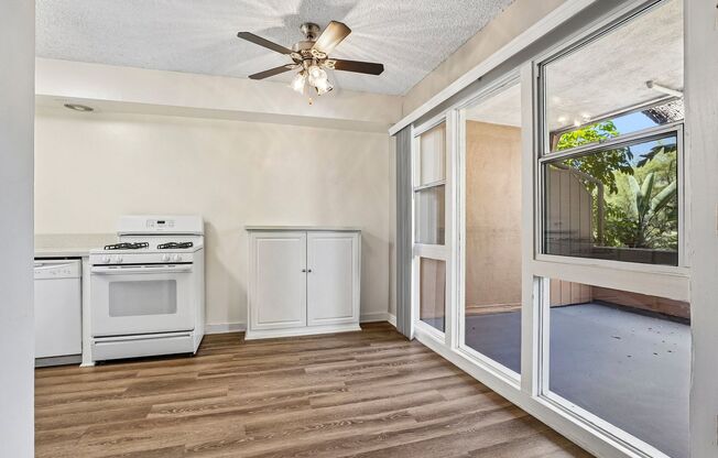 1 bed, 1 bath, 750 sqft, $2,560, Unit 12