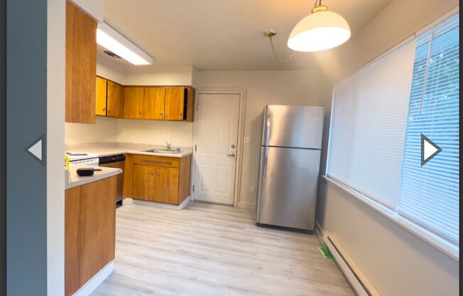 Bright 2 bed corner unit