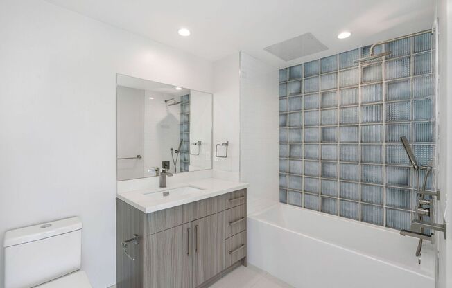 2 beds, 2 baths, $2,880, Unit Two Bedroom