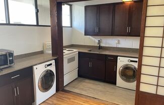 Move in Ready! Spacious 2/1 in town!