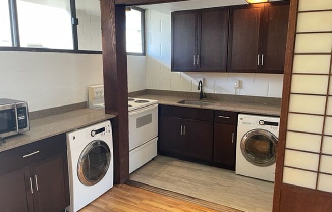 Move in Ready! Spacious 2/1 in town!