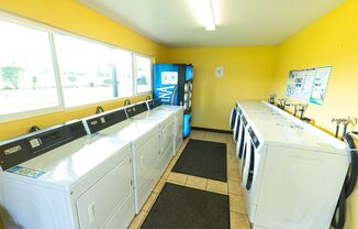 3 beds, 1 bath, 975 sqft, $1,949, Unit H-85