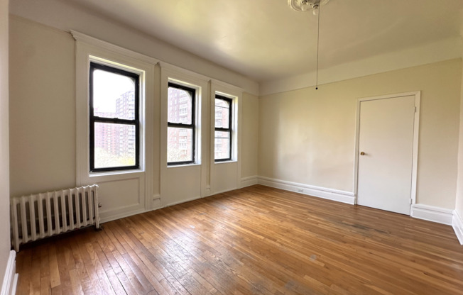520 W 123 ST