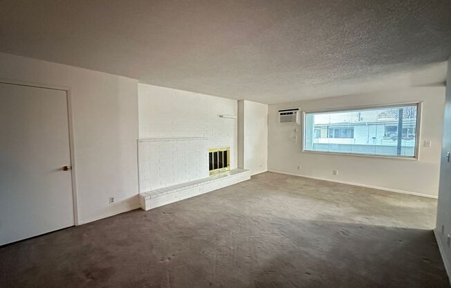 2 beds, 1 bath, $1,295, Unit Apt F