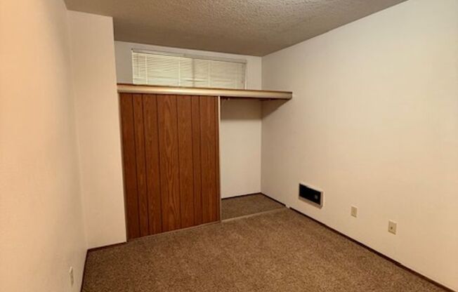 2 beds, 1 bath, $1,595