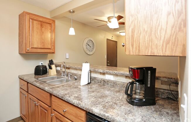 1 bed, 1 bath, 625 sqft, $885, Unit 4300 Wyndsor Terrace Building 3 #32