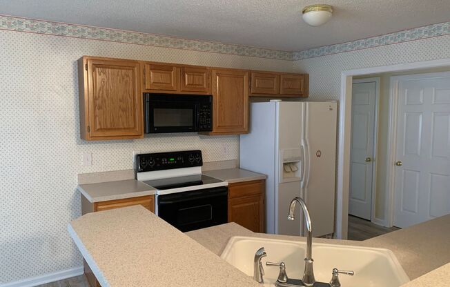 Beautiful Home located in the Brynmoor Community!